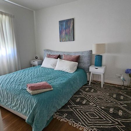 This Fabulous, Single-Level 3 Plus 1 Small Room With Folding Sofa Home Auckland Kültér fotó