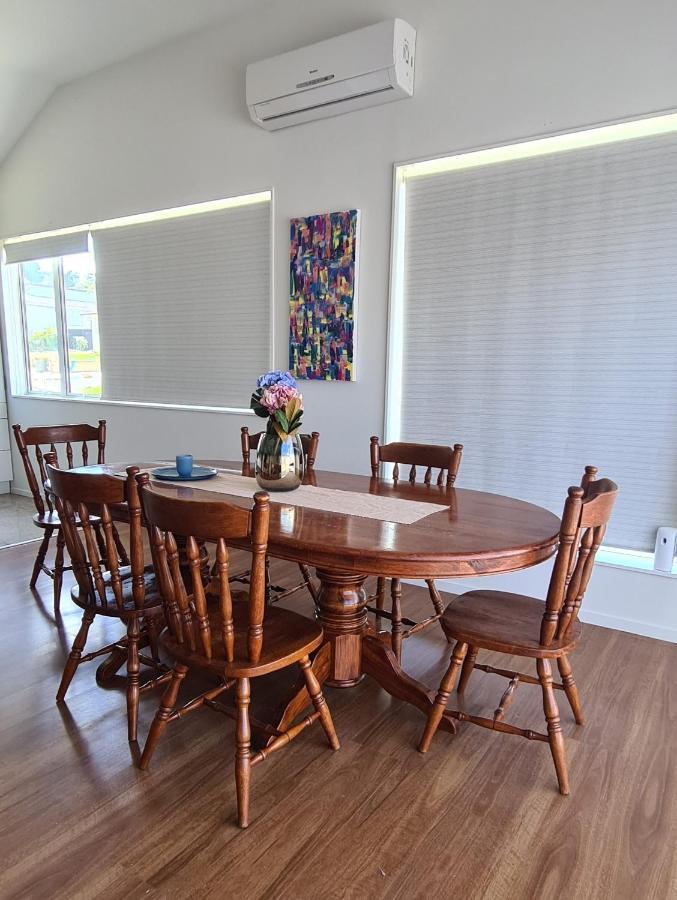 This Fabulous, Single-Level 3 Plus 1 Small Room With Folding Sofa Home Auckland Kültér fotó