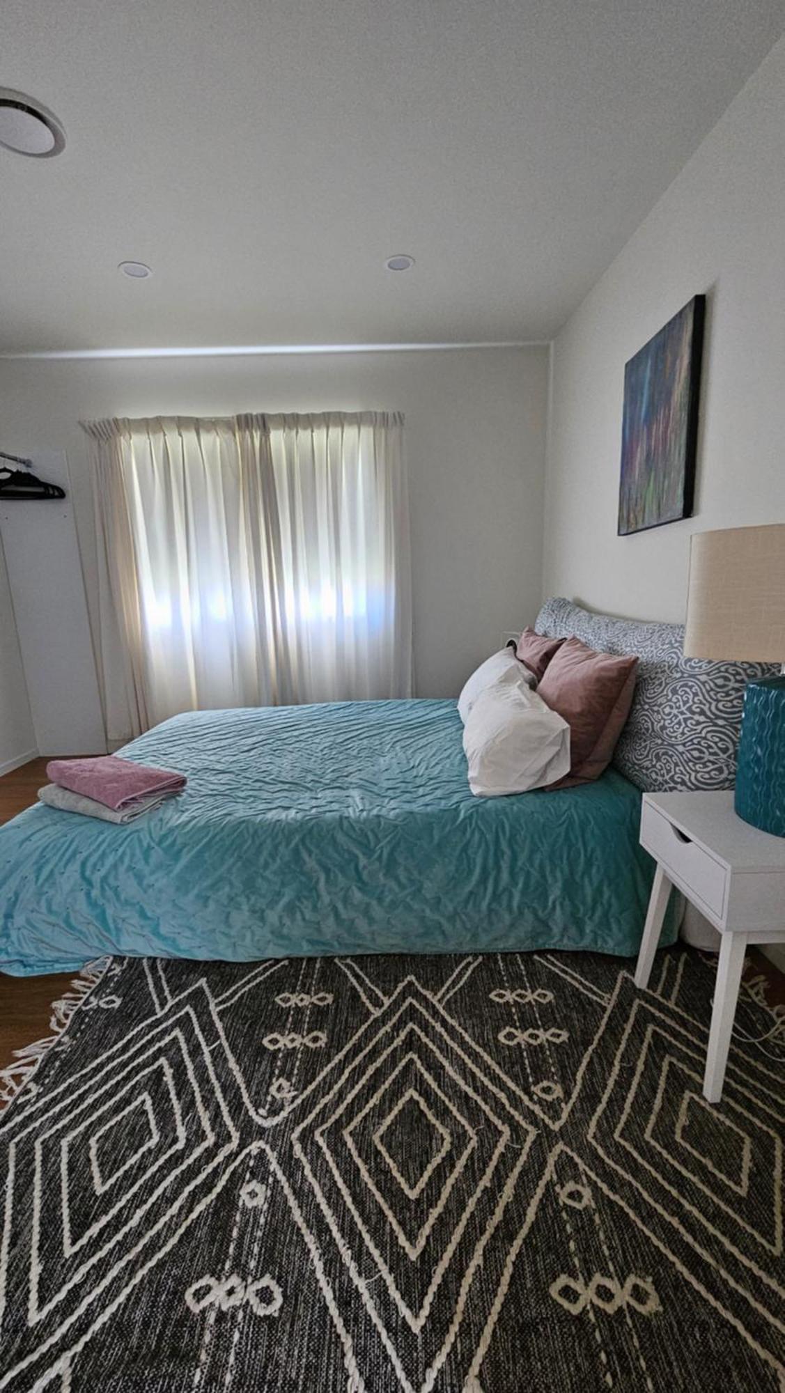 This Fabulous, Single-Level 3 Plus 1 Small Room With Folding Sofa Home Auckland Kültér fotó